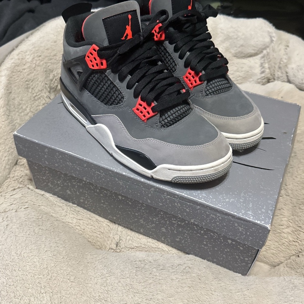 Jordan 4 - Picture 3 of 5